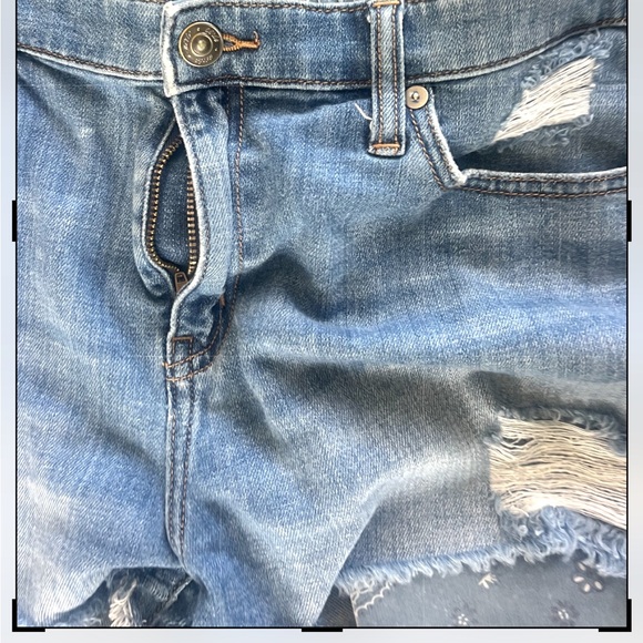 Aerie Women’s Jr Medium Denim Distressed Women Shorts cutoff Shortie pockets - Picture 10 of 11